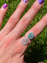 Load image into Gallery viewer, Australian Opal Swirly Open Shank (Sz 8)
