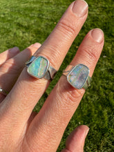 Load image into Gallery viewer, Australian Opal Wavy Split Finish Ring
