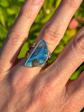 Load image into Gallery viewer, Australian Opal Sun Stamped Ring
